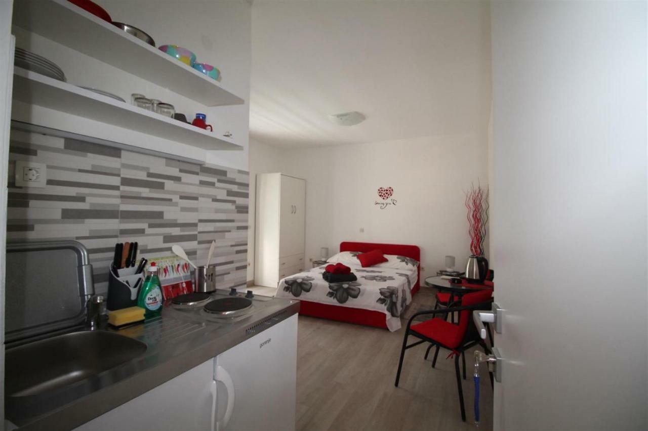 Private Accommodation Carevic Dubrovnik Exterior photo