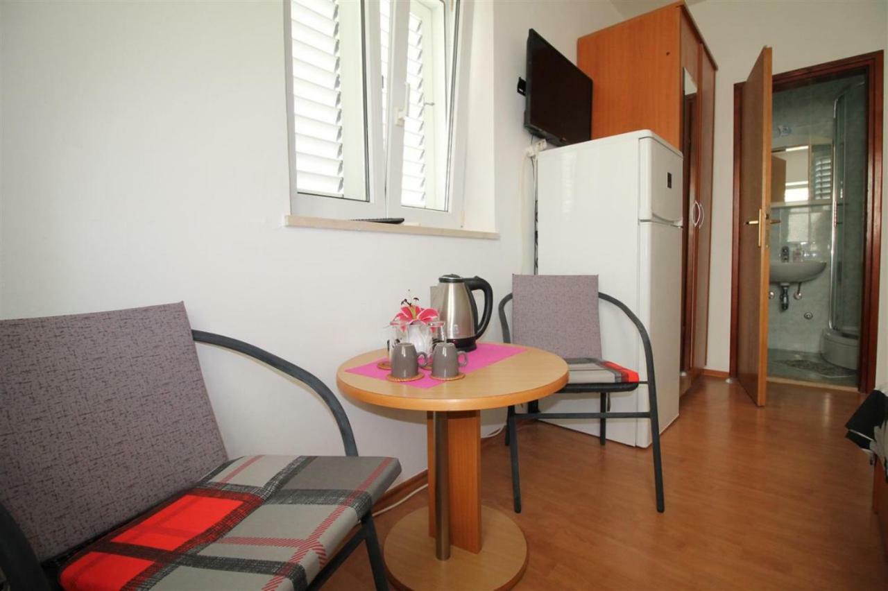 Private Accommodation Carevic Dubrovnik Exterior photo