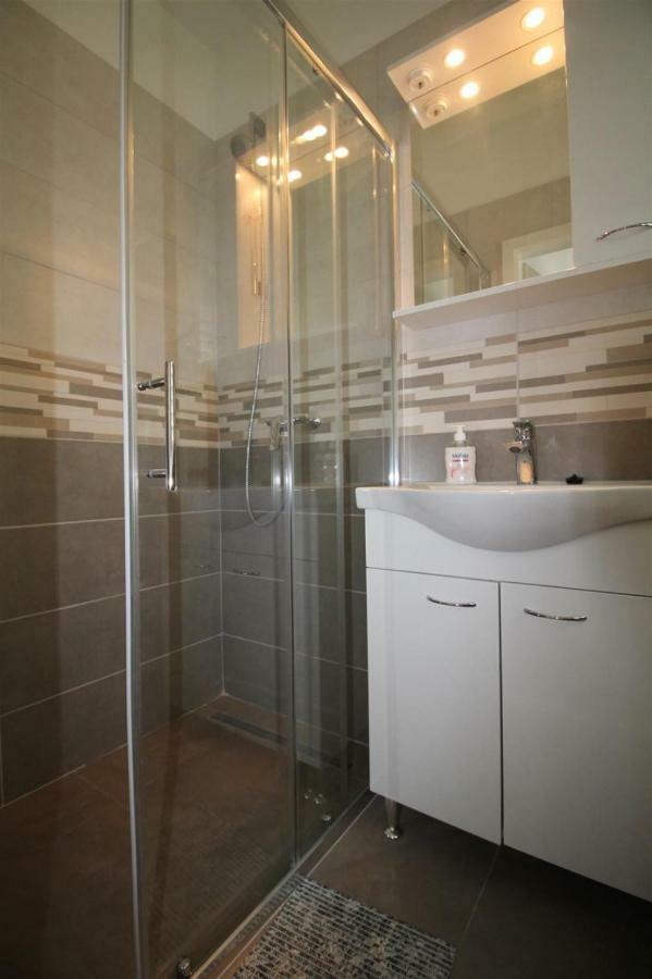Private Accommodation Carevic Dubrovnik Exterior photo